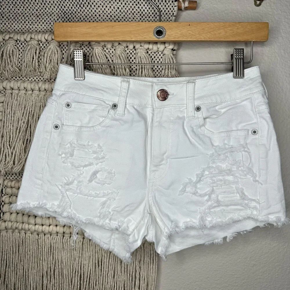 American Eagle Outfitters White Super Stretch Shorts Size 2